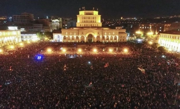 Αρμενία: Ο υπηρεσιακός πρωθυπουργός Καραπετιάν προτείνει νέες κοινοβουλευτικές εκλογές